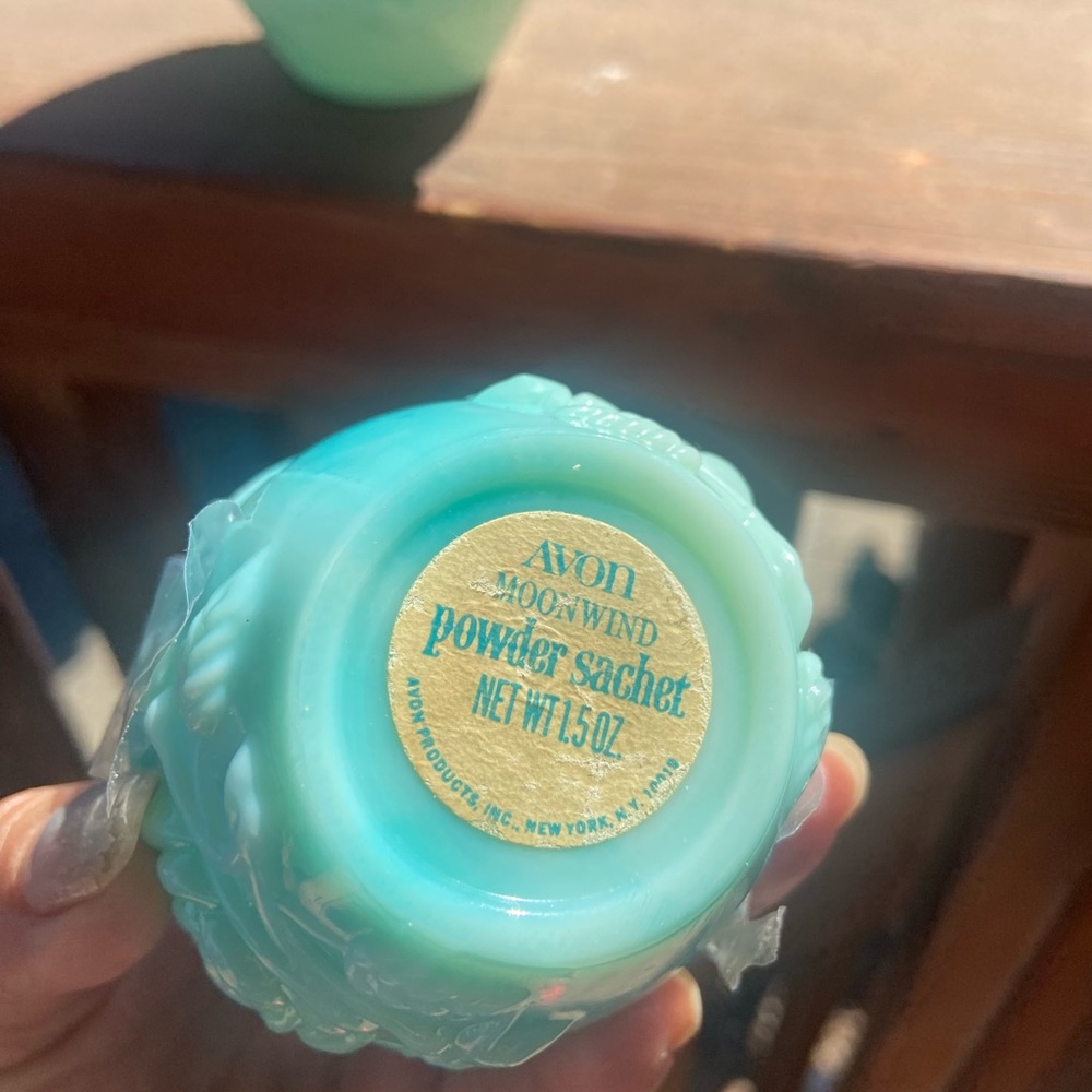 Vintage 1Avon Green/Teal Jade Decanter pitcher with bowl and powder satchel - Picture 3 of 11